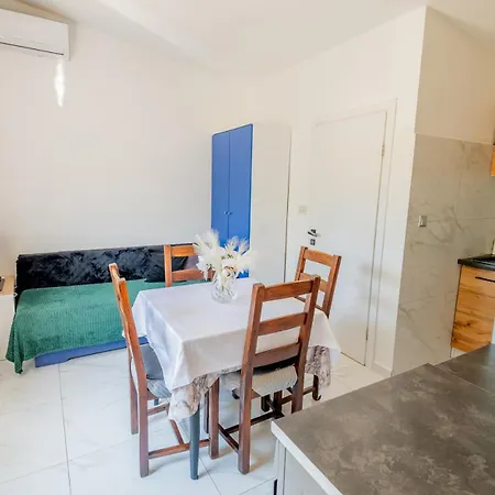 Apartman Haus Rita Private Pool 4 Person 2badroom Loborika